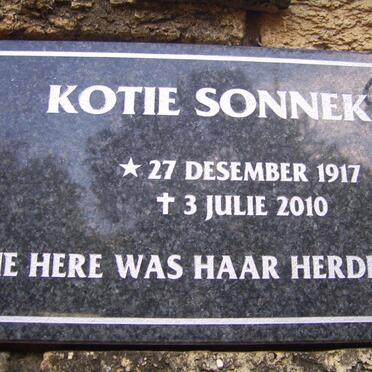 SONNEKUS Kotie 1917-2010