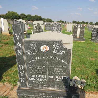 DYK Johannes Arnoldus, van 1945-2014 & Nicolette 1952-2017