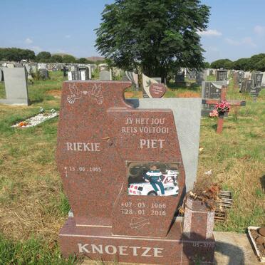 KNOETZE Piet 1966-2016- & Riekie 1965-