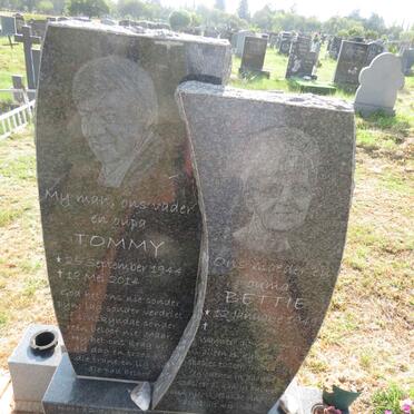 THOMAS Tommy 1944-2014 & Bettie 1949-