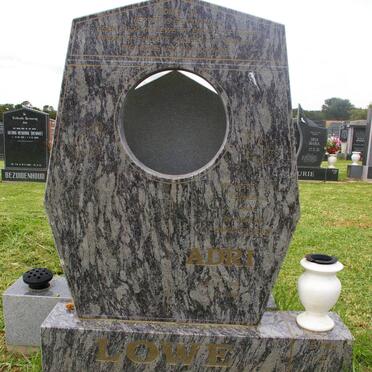 LOWE Adri 1952-2002