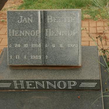 HENNOP Jan 1914-1989 &amp; Bettie 1920-