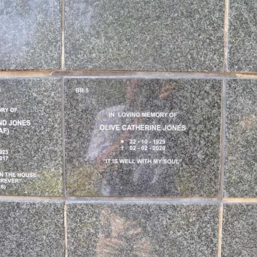 JONES Bryan Desmond 1923-2017 &amp; Olive Catherine 1929-2020 