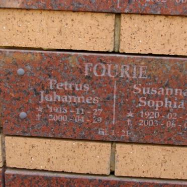 FOURIE Petrus Johannes 1918-2000 &amp; Susanna Sophia 1920-2003