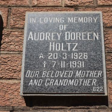 HOLTZ Audrey Doreen 1926-1991