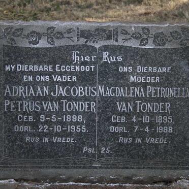 TONDER Adriaan Jacobus Petrus, van 1888-1955 & Magdalena Petronella 1895-1988