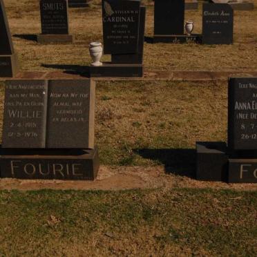 FOURIE Willie 1915-1976 &amp; Anna Elizabeth De VAAL 1916-1992