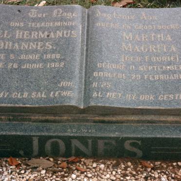 JONES Daniel Hermanus Johannes 1886-1962 &amp; Martha Magrita FOURIE 1888-1964