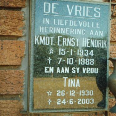 VRIES Ernst Hendrik, de 1934-1988 &amp; Tina 1930-2003