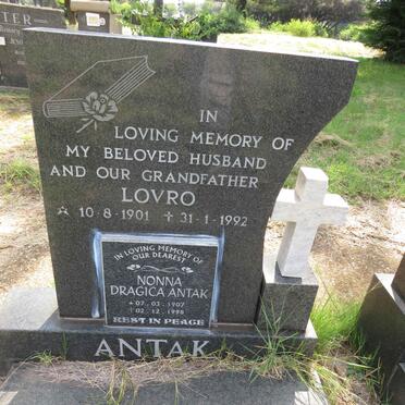 ANTAK Lovro 1901-1992 & Dragica 1907-1998