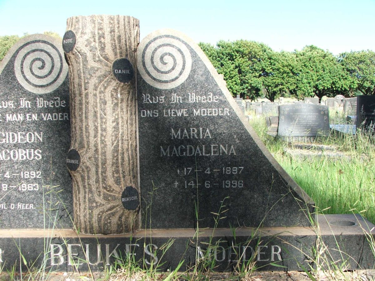 BEUKES Gideon Jacobus 1892-1963 &amp; Maria Magdalena 1897-1996 _2