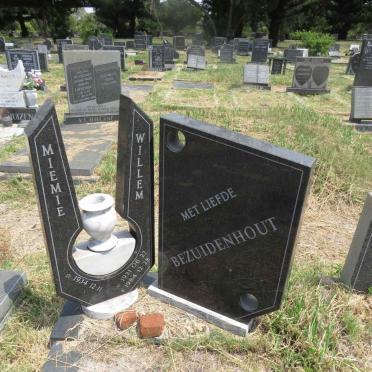 BEZUIDENHOUT Willem 1931-1984 & Miemie 1934- 
