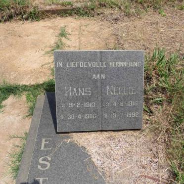 ESTERHUIZEN Hans 1913-1986 & Nellie 1916-1992_2