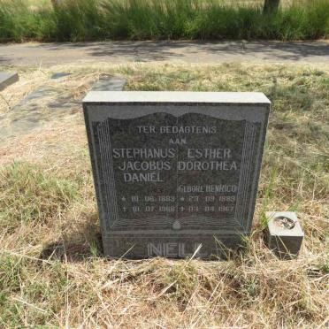 NELL Stephanus Jacobus Daniel 1883-1968 & Ester Dorothea HENRICO 1889-1967