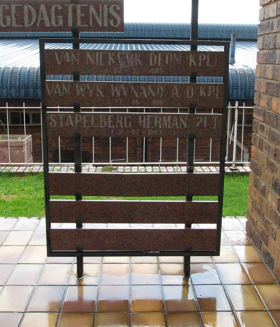 NIEKERK Deon, van -1985 :: WYK Wynand A., van -1988 :: STAPELBERG Herman -1989