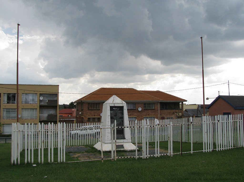 1. Overview of the Maraisburg War Memorial 