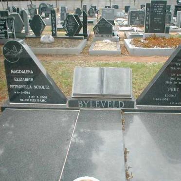 BYLEVELD Peet 19??-1941 &amp; Magdalena Elizabeth Petronella SCHOLTZ 1944-2002