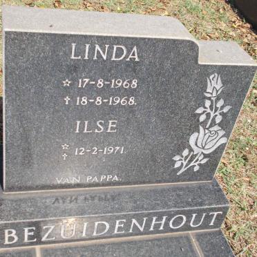 BEZUIDENHOUT Linda 1968-1968 :: BEZUIDENHOUT Ilse 1971-1971