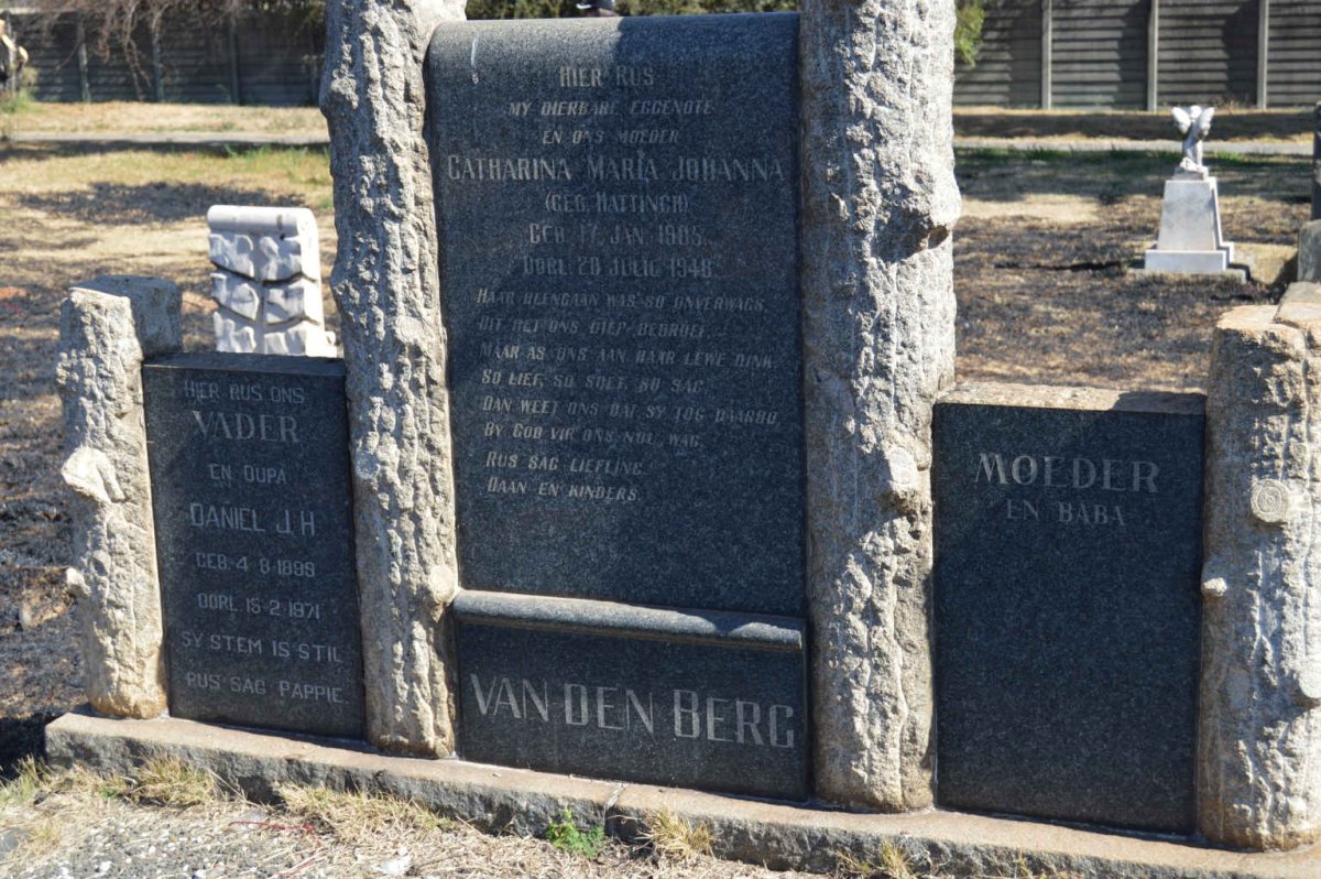 BERG Daniel J.H., van den 1899-1971 &amp; Catharina Maria Johanna HATTINGH 1905-1948