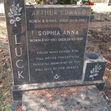LUCK Arthur Edward 1911-1980 &amp; Sophia Anna 1911-1997