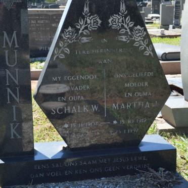 MUNNIK Schalk W. 1907-197? &amp; Martha J. 1919-1992