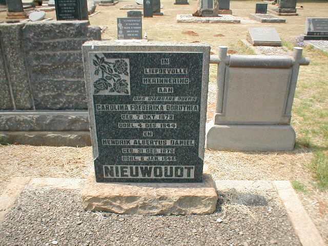 NIEUWOUDT Hendrik Albertus Daniël 1870-1946 &amp; Carolina Frederika Dorothea 1879-1944