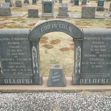 OELOFSE Marthinus Andries 1846-1930 &amp; Agatha Catharina nee VOSLOO 1854-1932
