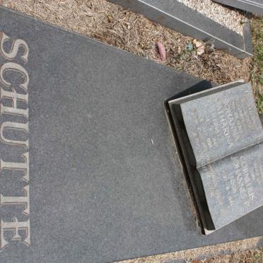 SCHUTTE Cornelius Johannes P. 1944- &amp; Johanna Catharina 1947-1998