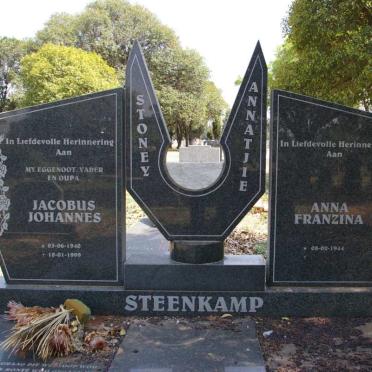 STEENKAMP Jacobus Johannes 1940-1999 &amp; Anna Franzina 1944-