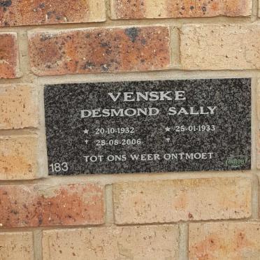 VENSKE Desmond 1932-2006 &amp; Sally 1933-