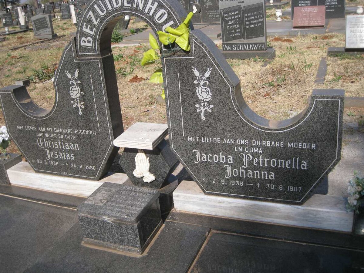 BEZUIDENHOUT Christiaan Jesaias 1936-1986 & Jacoba Petronella Johanna 1938-1987