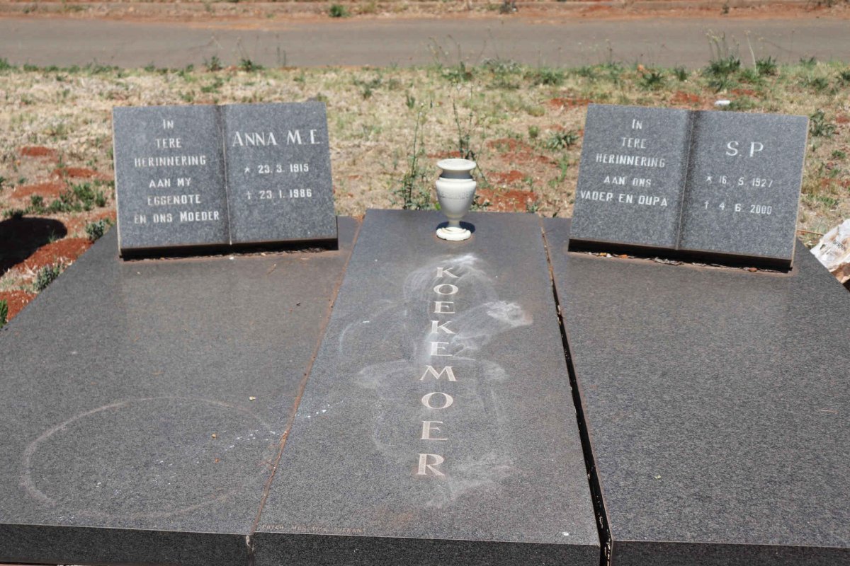 KOEKEMOER S.P. 1927-2000 & Anna M.E. 1915-1986
