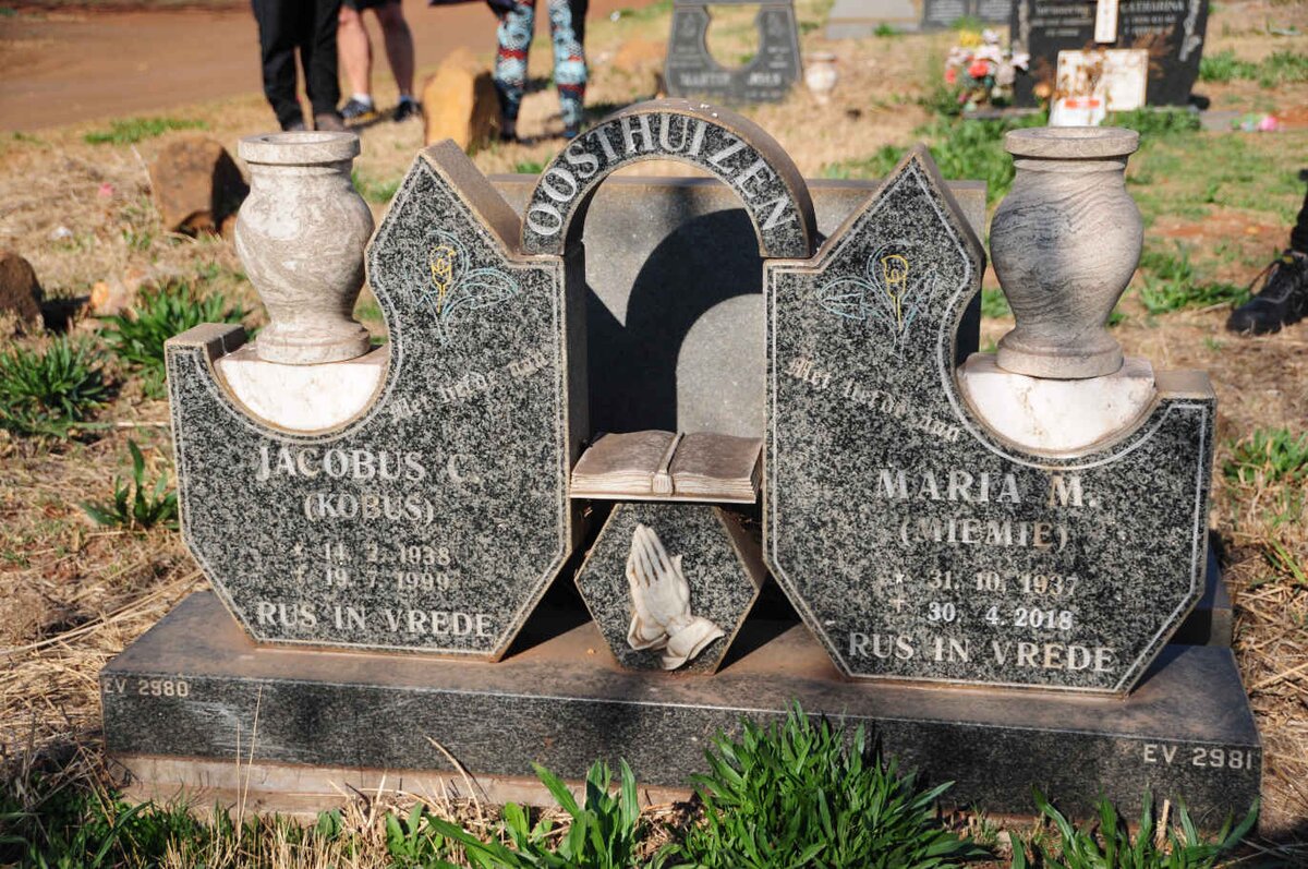 OOSTHUIZEN Jacobus C. 1938-1999 & Maria M. 1937-2018