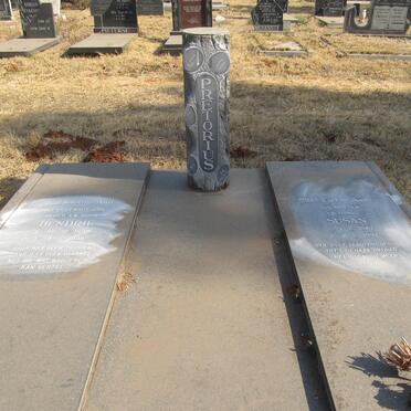 PRETORIUS Hendrie 1944-1996 &amp; Susan 1947-1997