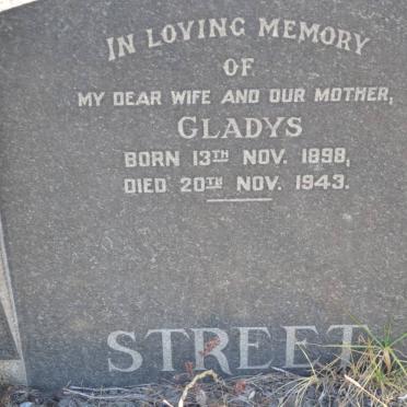 STREET Gladys 1898-1943