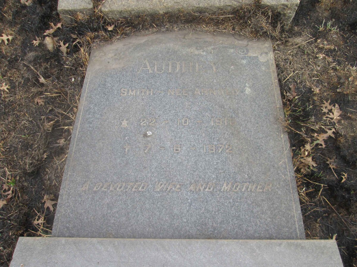 SMITH Audrey nee ARNOLD 1916-1972