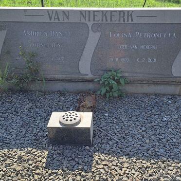 NIEKERK Andries Daniel Cornelius, van 190?-1973 & Louisa Petronella VAN NIEKERK 1909-2001