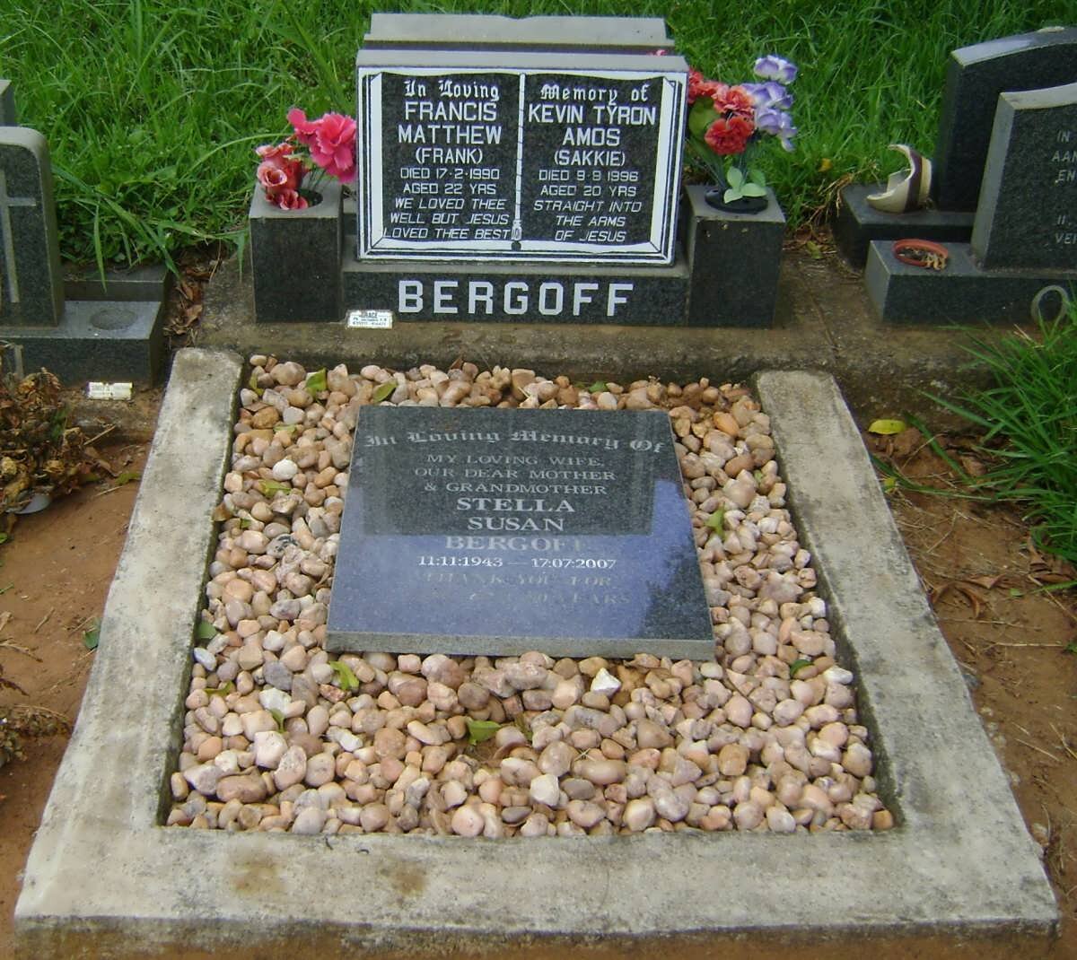 BERGOFF Francis Matthew -1990 :: BERGOFF Kevin Tyron Amos -1996 :: BERGOFF Stella Susan 1943-2007