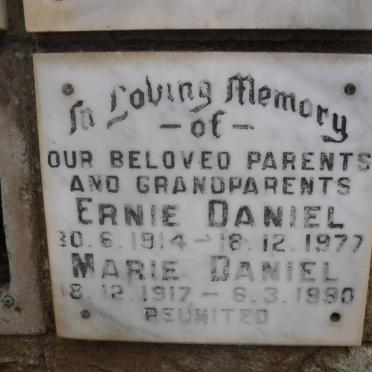 DANIEL Ernie 1914-1977 &amp; Marie 1917-1990