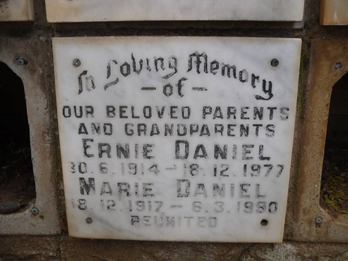 DANIEL Ernie 1914-1977 &amp; Marie 1917-1990