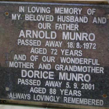 MUNRO Arnold -1972 &amp; Dorice -2001