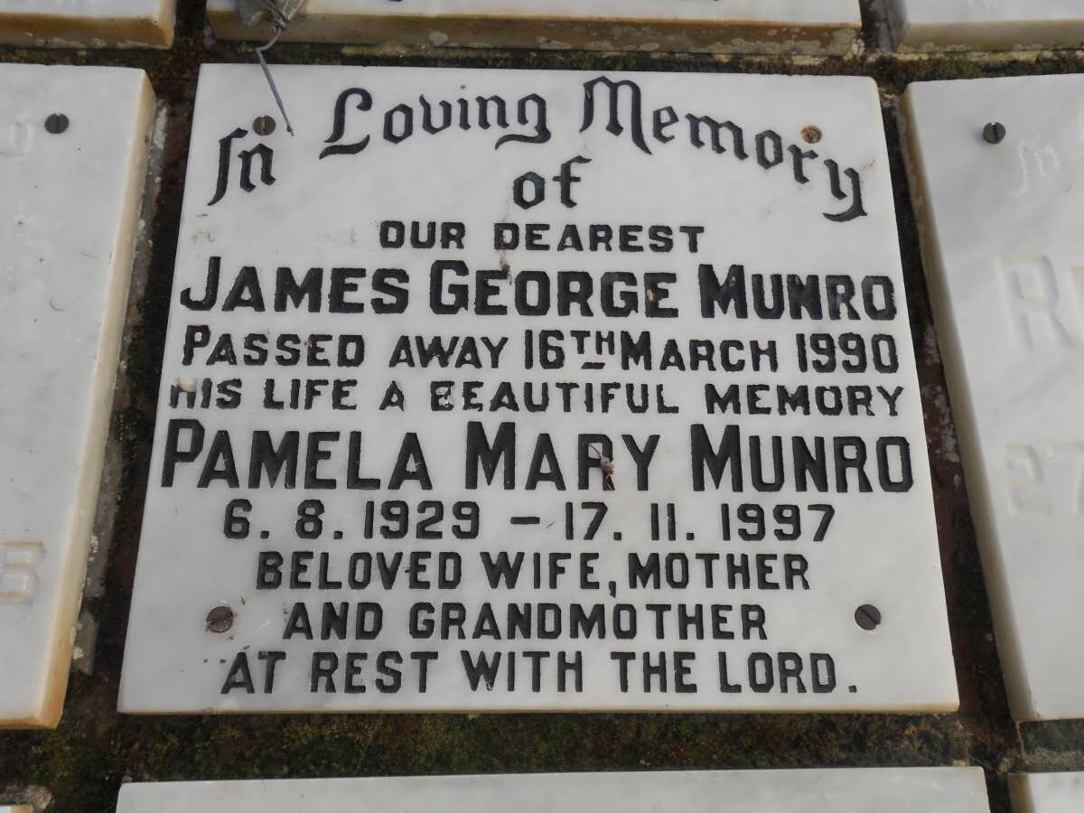 MUNRO James George -1990 &amp; Pamela Mary 1929-1997