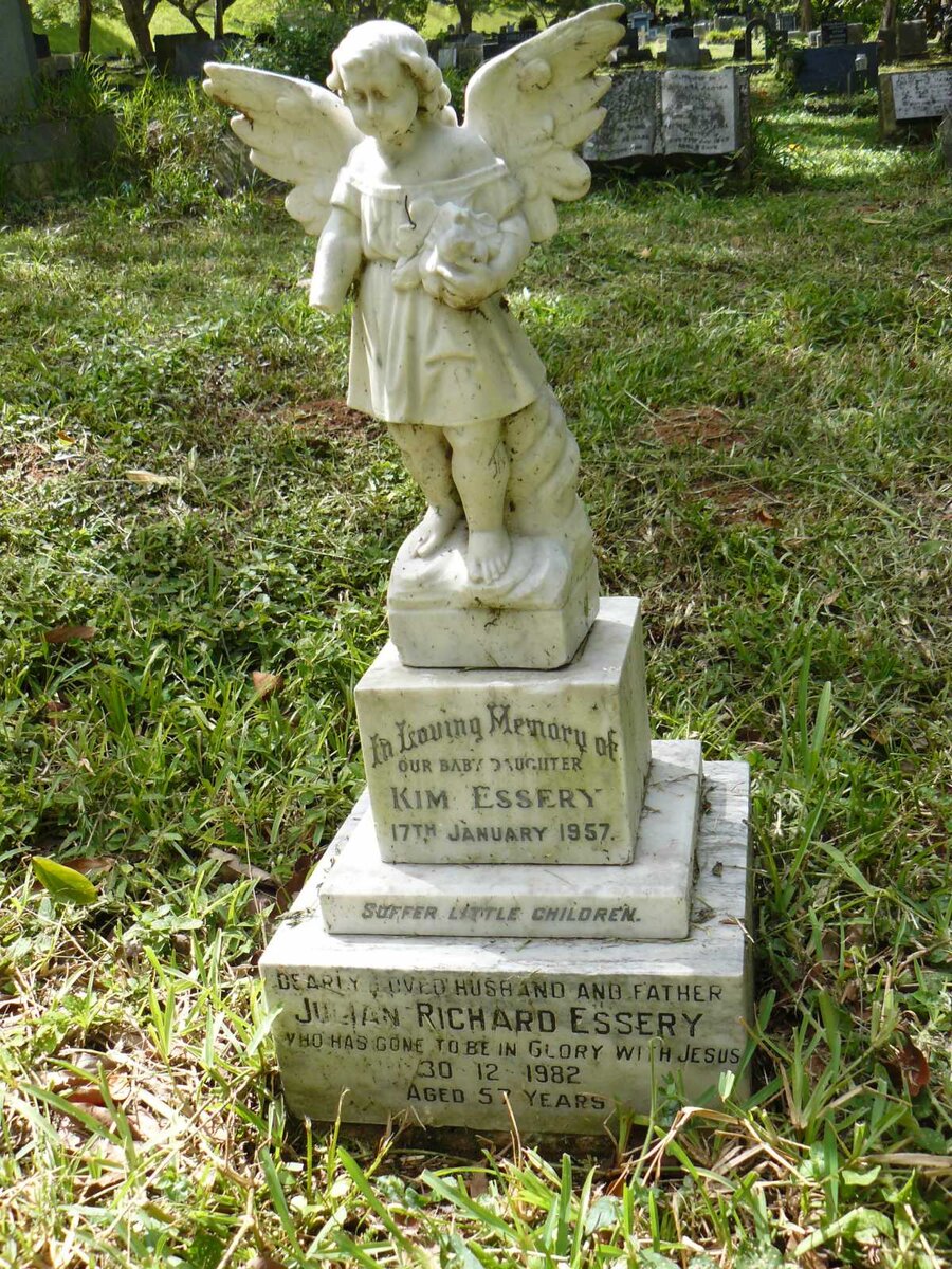 ESSERY Julian Richard -1982 :: ESSERY Kim -1957