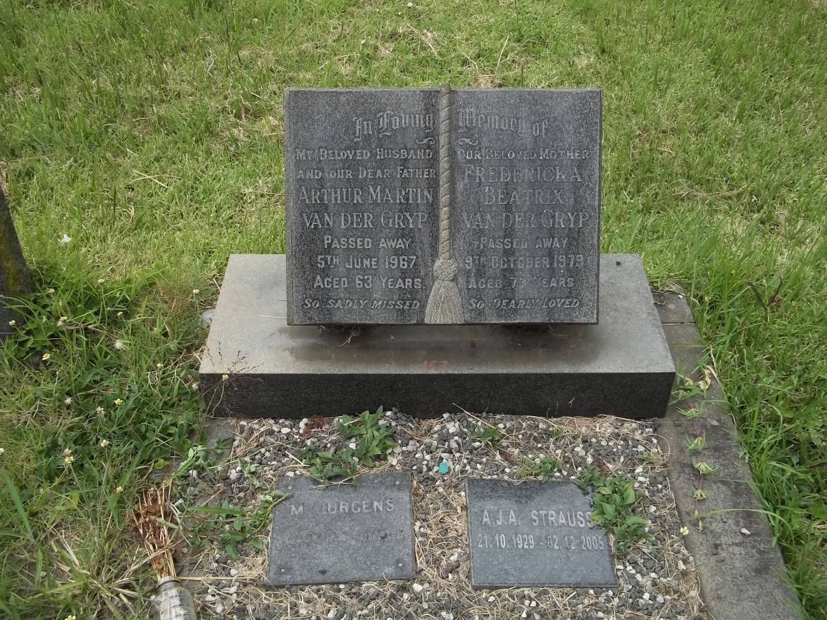 GRYP Arthur Martin, van der -1967 &amp; Fredericka Beatrix -1979 :: JURGENS M. :: STRAUSS A.J.A. 1929-2005