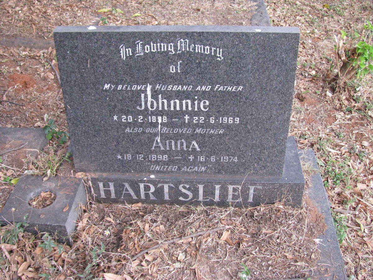 HARTSLIEF Johnnie 1898-1969 &amp; Anna 1898-1974