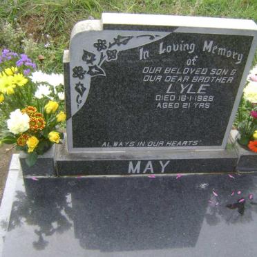 MAY Violet Veronica 1939-2006 :: MAY Lyle -1988 