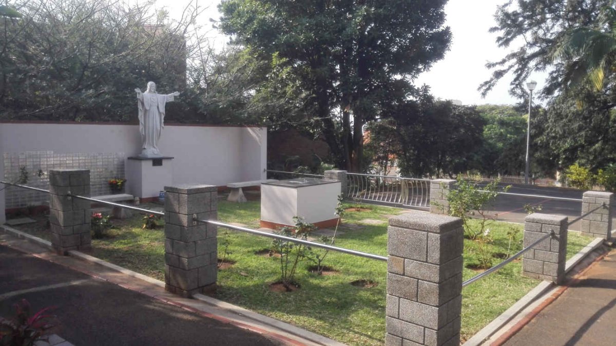 02. Overview Memorial Garden