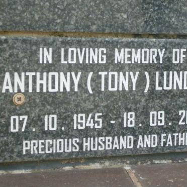 LUNDELL Anthony 1945-2009