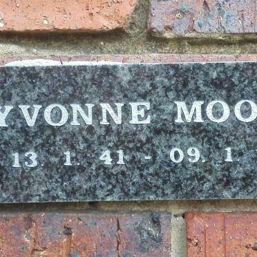 MOORE Yvonne 1941-2008