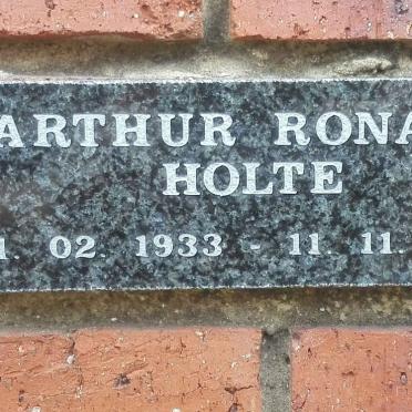 HOLTE Arthur Ronald 1933-2007